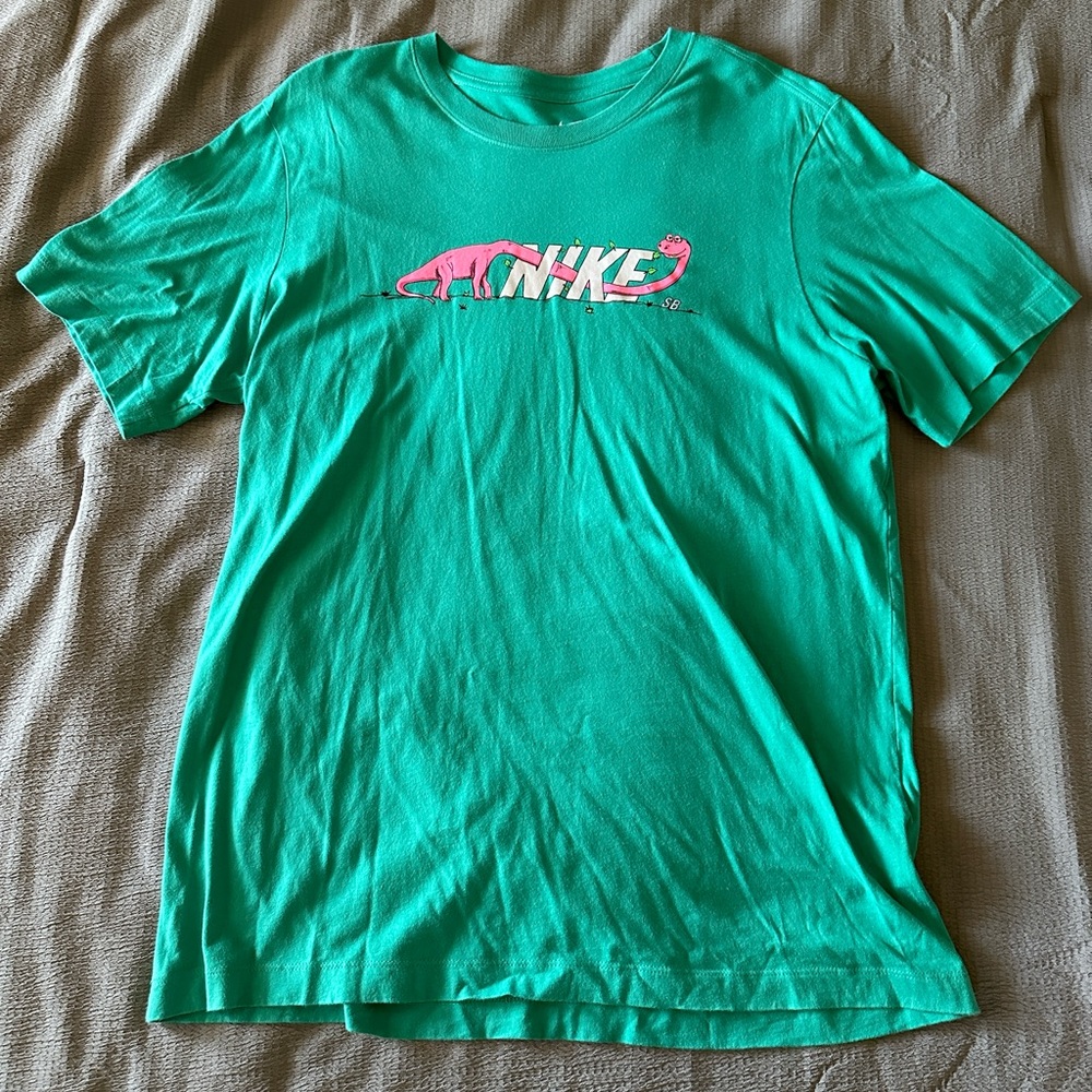 NIKE SB Dino Nike Tee
